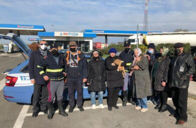 La Polizia di stato aiuta dei rifugiati ucraini sordomuti in Autostrada A21