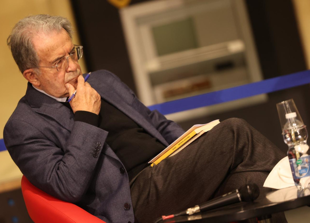 Guerra, Prodi: “Bucha? Inaccettabile. Serve risposta forte, stop al gas russo” Guerra, Prodi: “Bucha? Inaccettabile. Serve risposta forte, stop al gas russo”