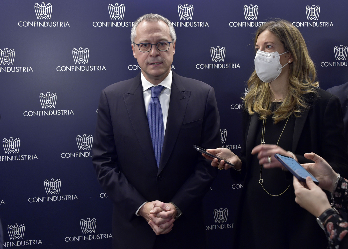 Economia, Bonomi (Confindustria): “Nel 2022 il PIL scenderà sotto il 2%” Economia, Bonomi (Confindustria): “Nel 2022 il PIL scenderà sotto il 2%”