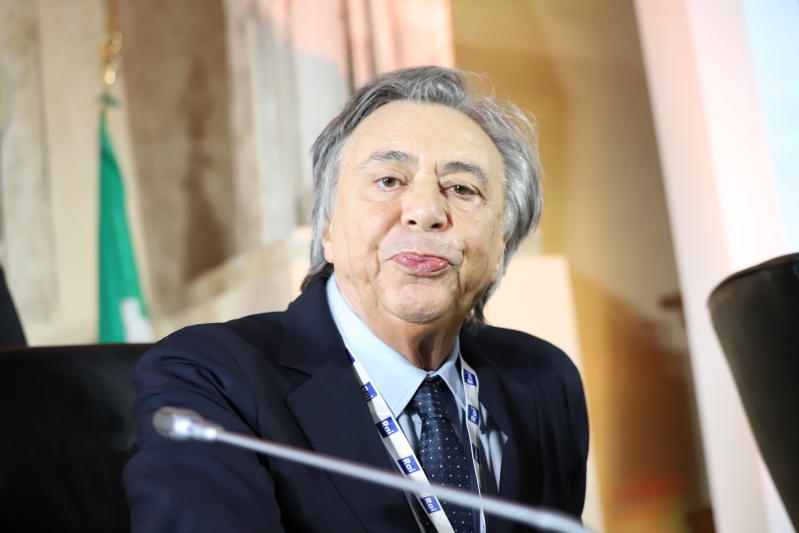 Strage di Bucha, Carlo Freccero: “Putin non farebbe mai un autogol del genere” Strage di Bucha, Carlo Freccero: “Putin non farebbe mai un autogol del genere”