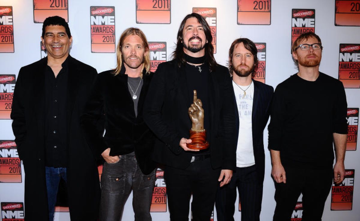 Grammy, omaggio a Taylor Hawkins. Ai Foo Fighters 3 premi ma non li ritirano