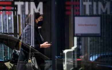 Tim, Opa su Kkr sempre più lontana: ancora vendite sul titolo in Borsa