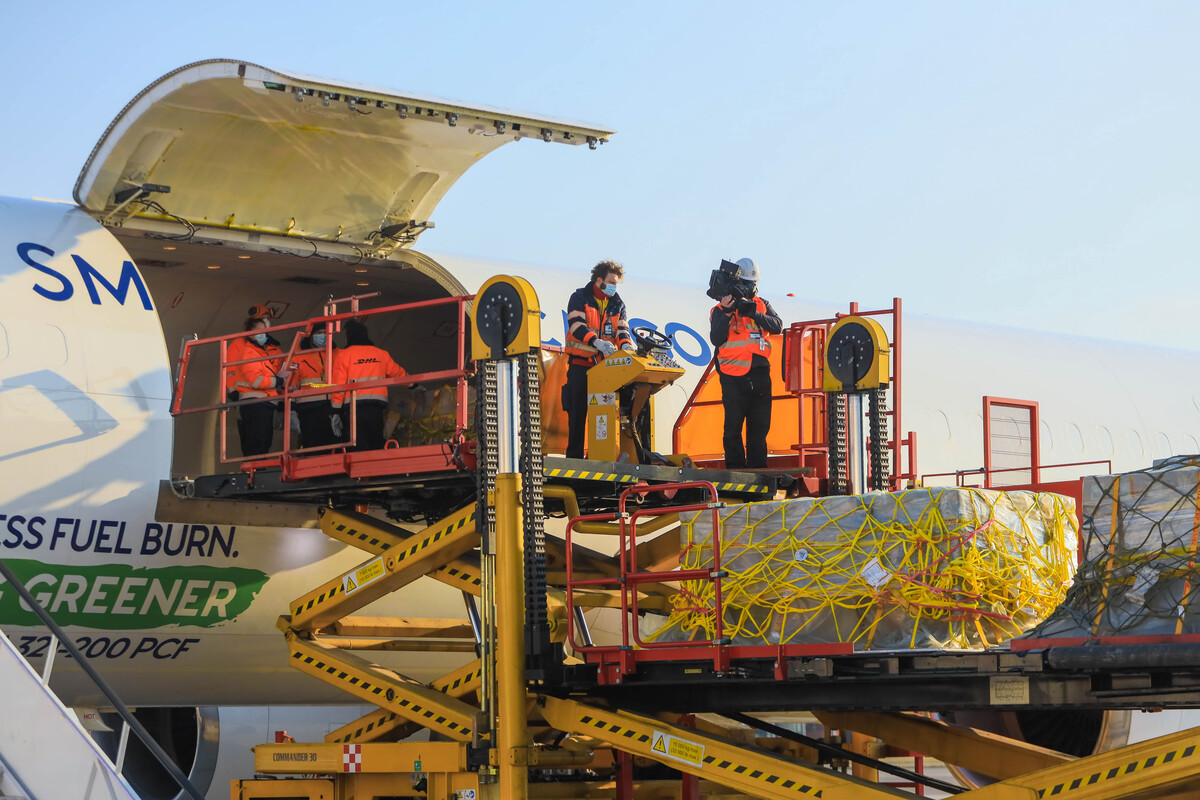 SEA e DHL Express: partito il volo con aiuti alimentari per l’Ucraina