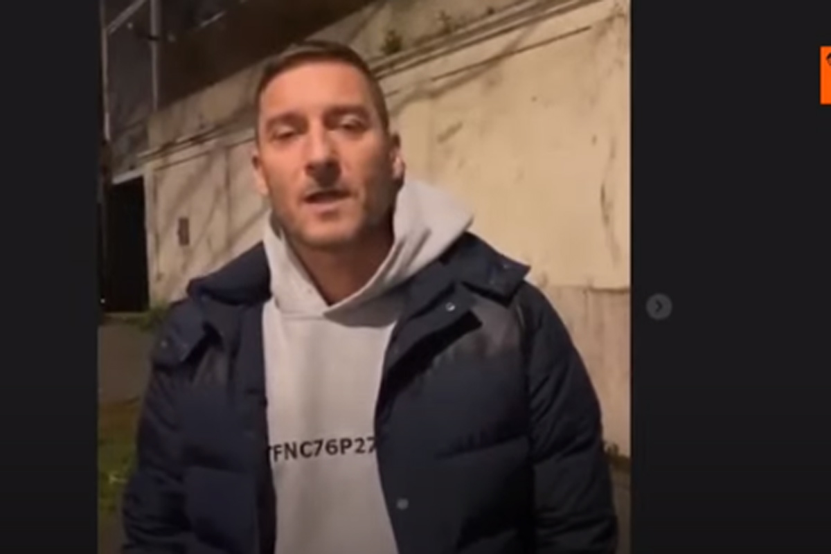 Totti-Noemi, Fabrizio Corona attacca Ilary: “Erano semplici corna” Totti-Noemi, Fabrizio Corona attacca Ilary: “Erano semplici corna”