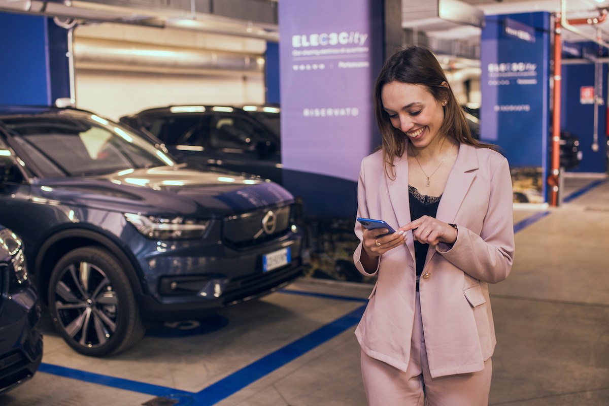 Volvo inaugura a Milano il servizio di car-sharing Elec3city