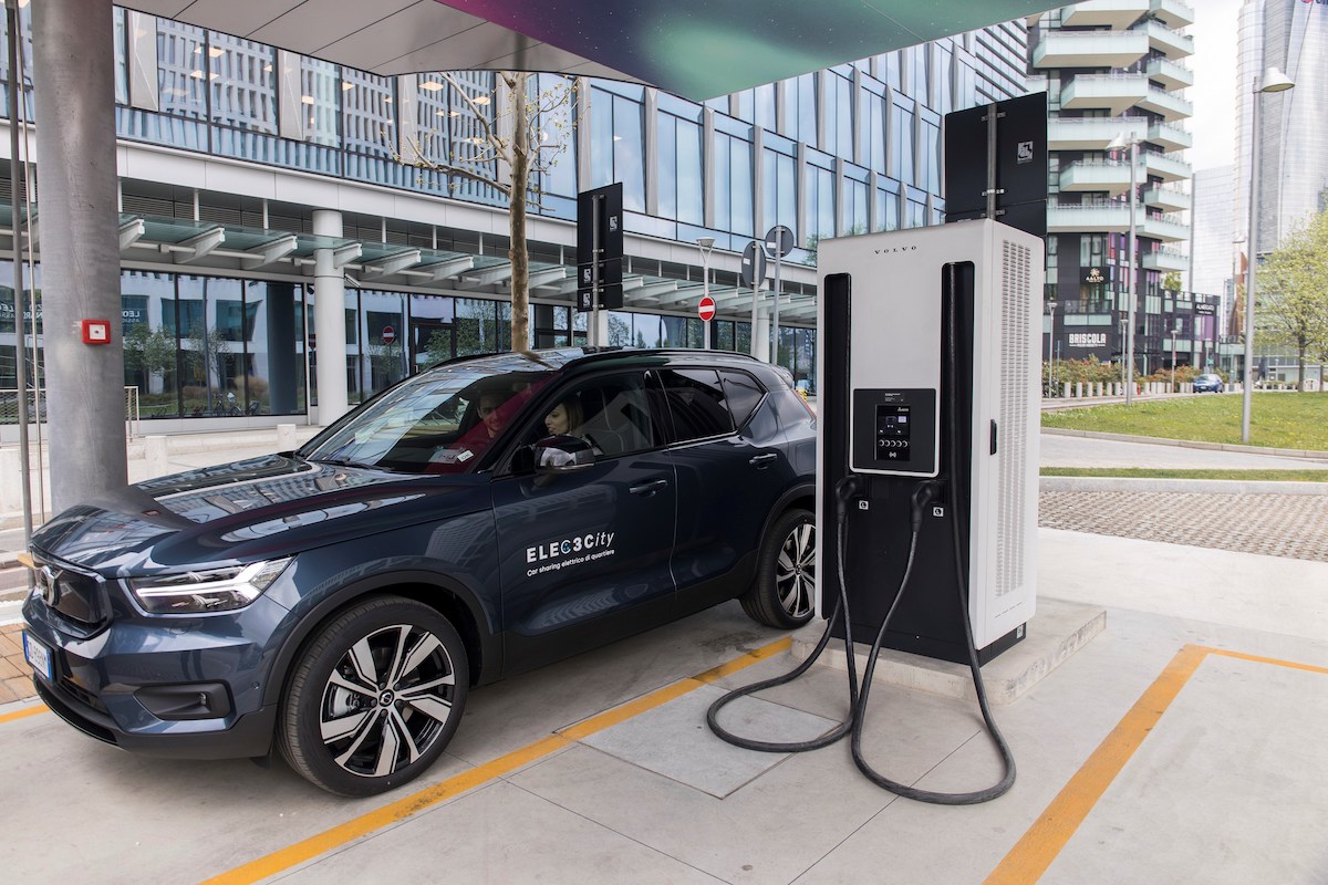 Volvo inaugura a Milano il servizio di car-sharing Elec3city
