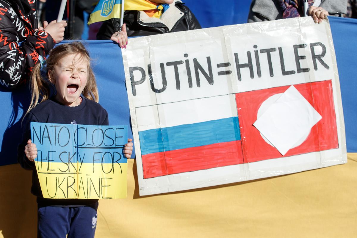 Guerra Russia-Ucraina, Putin come Hitler? “Usa i forni crematori”: FOTO-CHOC