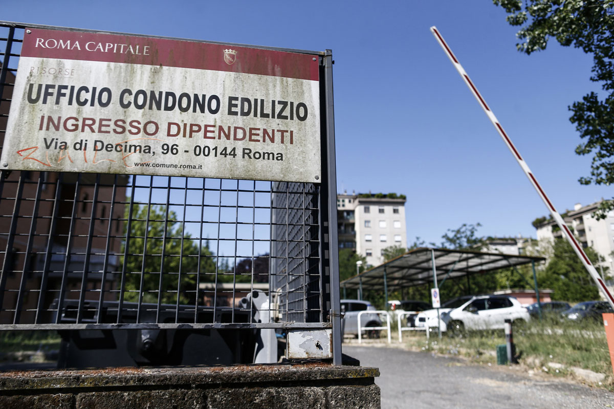 Giornata storica: a Roma dopo 2 anni riapre l’Ufficio del condono edilizio Giornata storica: a Roma dopo 2 anni riapre l’Ufficio del condono edilizio