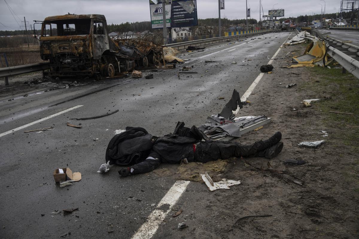 Guerra Russia-Ucraina, Putin come Hitler? “Usa i forni crematori”: FOTO-CHOC