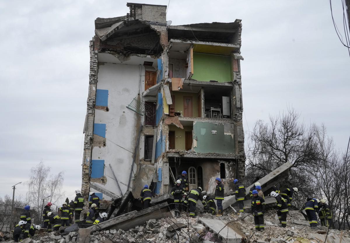 Guerra Russia-Ucraina, Putin come Hitler? “Usa i forni crematori”: FOTO-CHOC