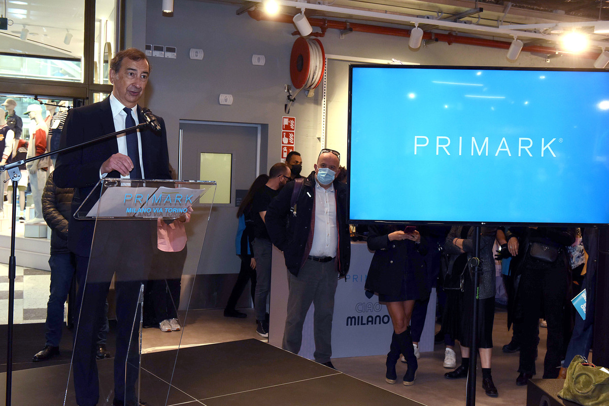 Milano, inaugurato il primo negozio Primark in via Torino Milano, inaugurato il primo negozio Primark in via Torino