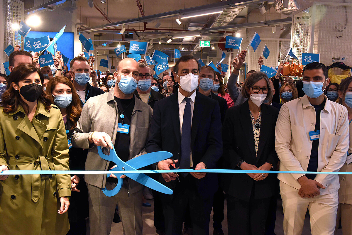 Milano, inaugurato il primo negozio Primark in via Torino Milano, inaugurato il primo negozio Primark in via Torino