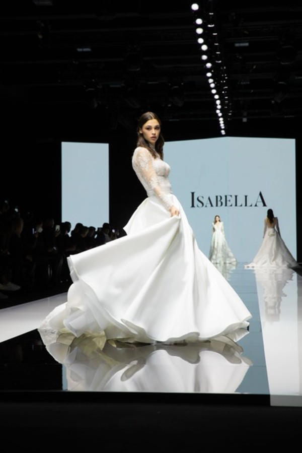 Maison Signore torna a sfilare in occasione di Si Sposa Italia Collezioni