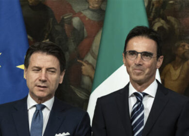 Vendita di armi esenti da Iva, M5s: “Interrogazione a Mef e Difesa”