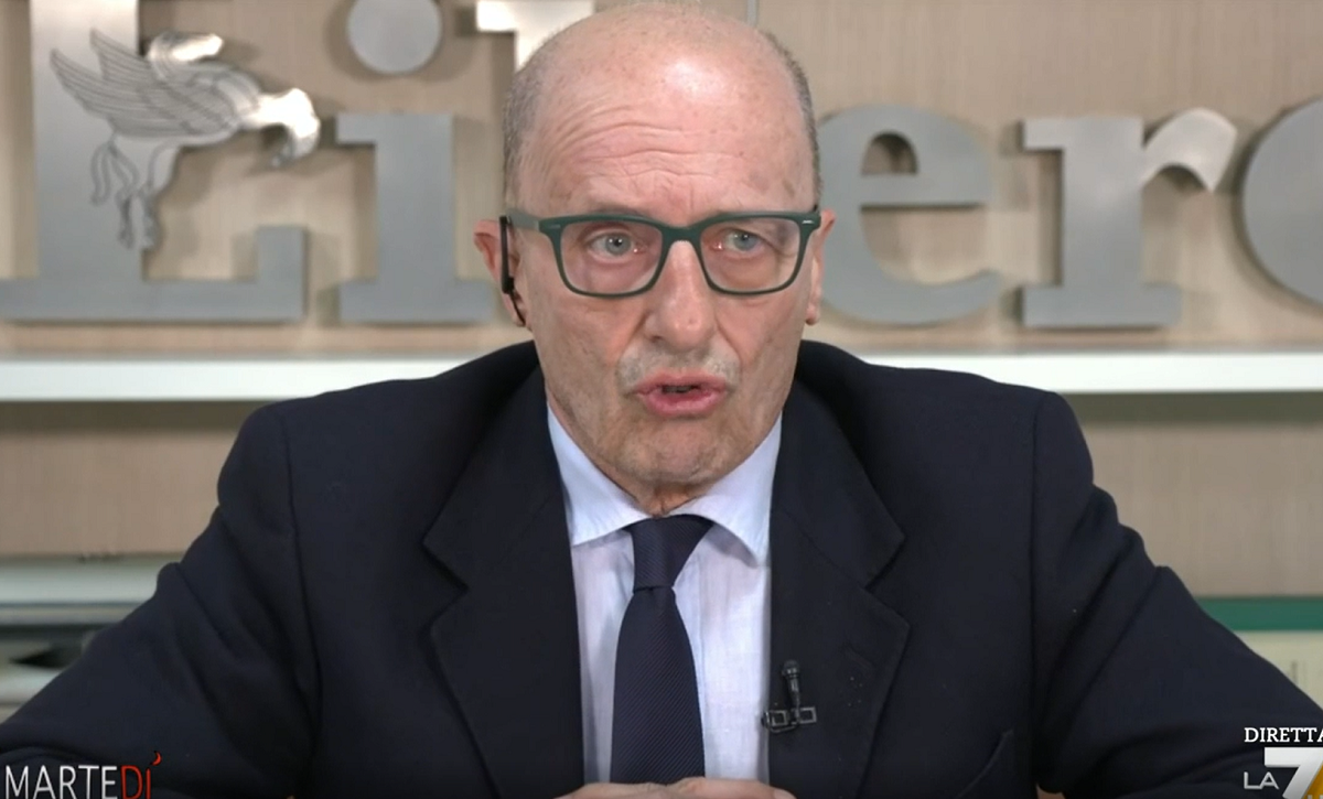 Sallusti contro Freccero: “Egocentrico da compatire. Tutte cazz*te” Sallusti contro Freccero: “Egocentrico da compatire. Tutte cazz*te”