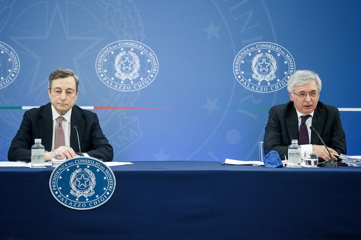 “Volete la pace o i condizionatori?”. Il realismo di Draghi, Italia al bivio “Volete la pace o i condizionatori?”. Il realismo di Draghi, Italia al bivio