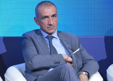 Covid, Costa: “Valutiamo la proroga delle mascherine nei luoghi chiusi”