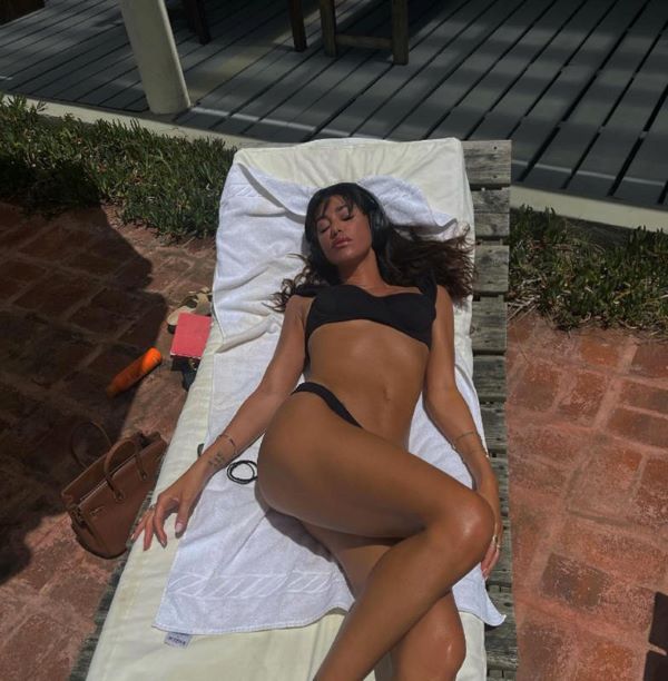 Belen: “La mia farfalla larga come un aquilone. De Martino? Andrà con altre”