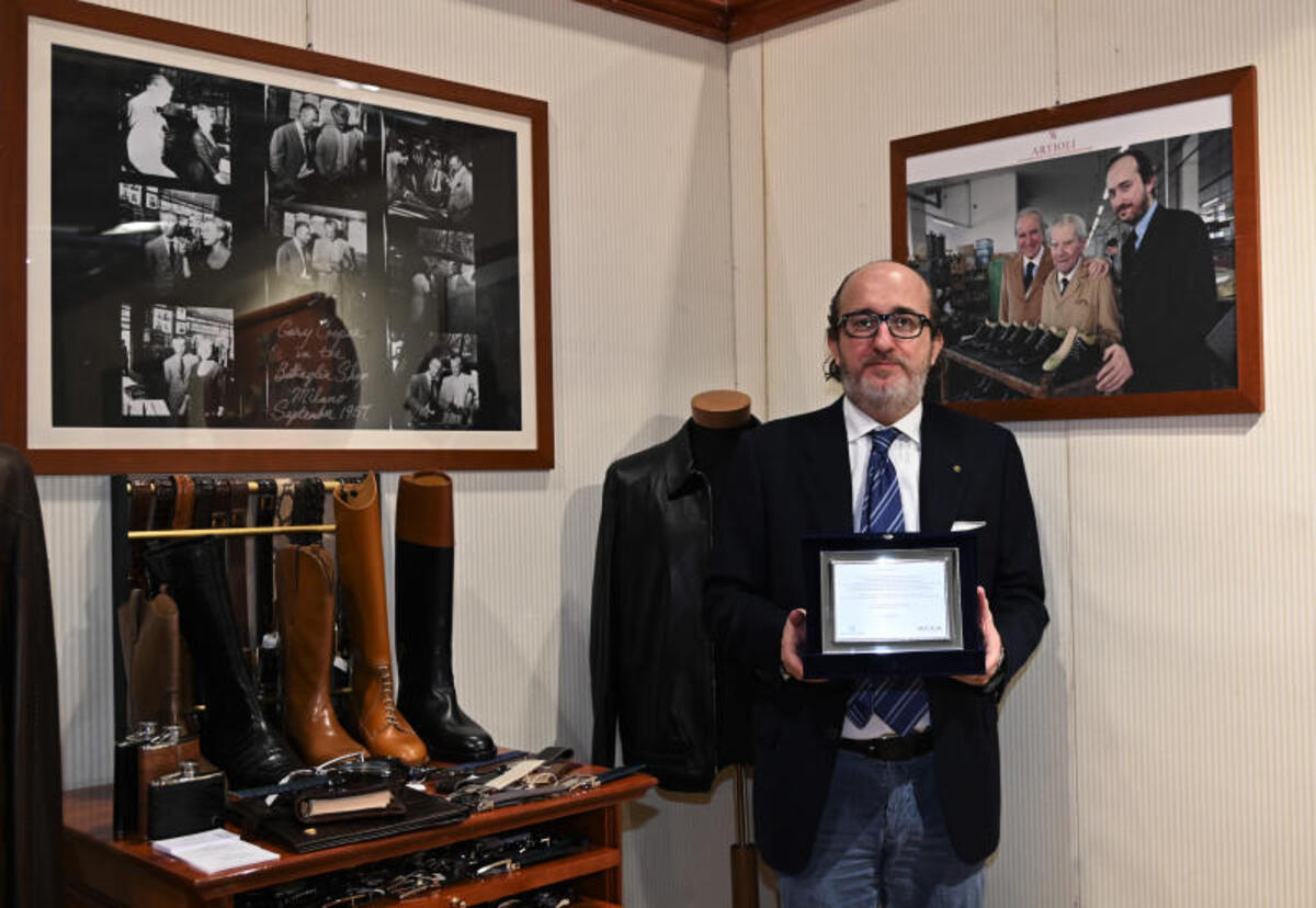 Putin compra scarpe speciali a Varese: “Le usa col rialzo così è più alto” Putin compra scarpe speciali a Varese: “Le usa col rialzo così è più alto”