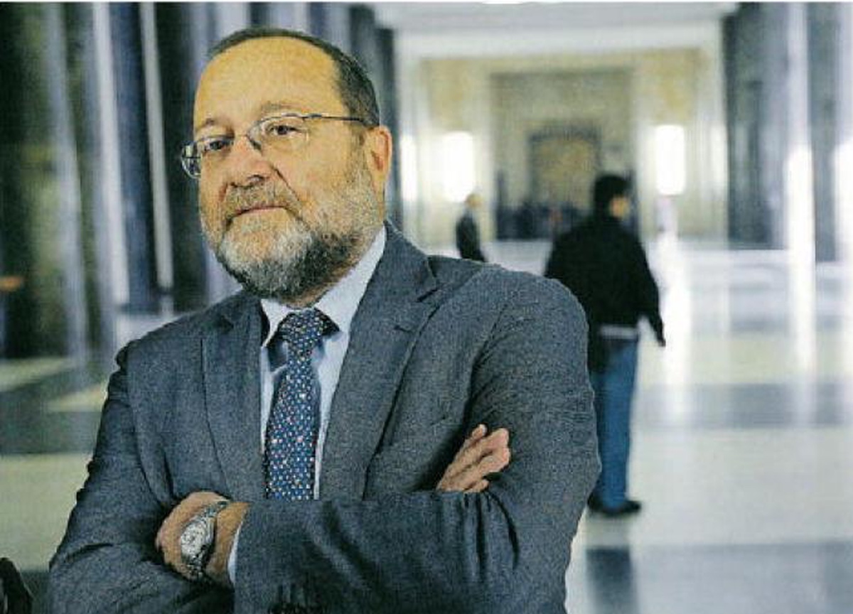 Robledo ad Affari: “Viola? Avevamo bisogno del Papa straniero a Milano” Robledo ad Affari: “Viola? Avevamo bisogno del Papa straniero a Milano”