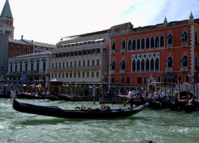 A Venezia basta paccottiglia, lavanderie a gettone e distributori automatici