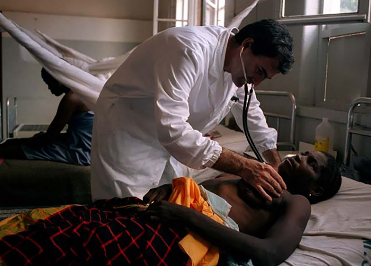 Medici con l’Africa: videointervista al direttore Don Dante Carraro Medici con l’Africa: videointervista al direttore Don Dante Carraro