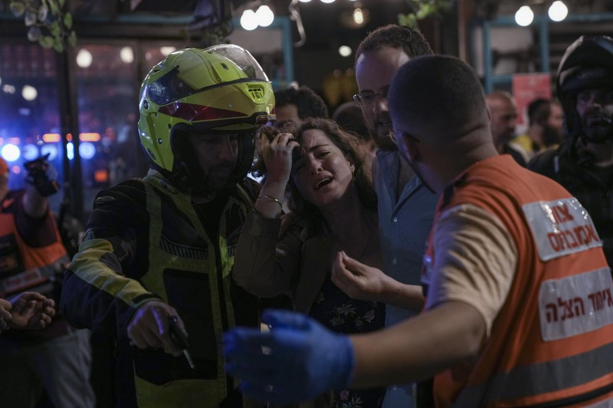 Israele, attacco terrorista a Tel Aviv: morti e feriti. Ucciso il killer Israele, attacco terrorista a Tel Aviv: morti e feriti. Ucciso il killer