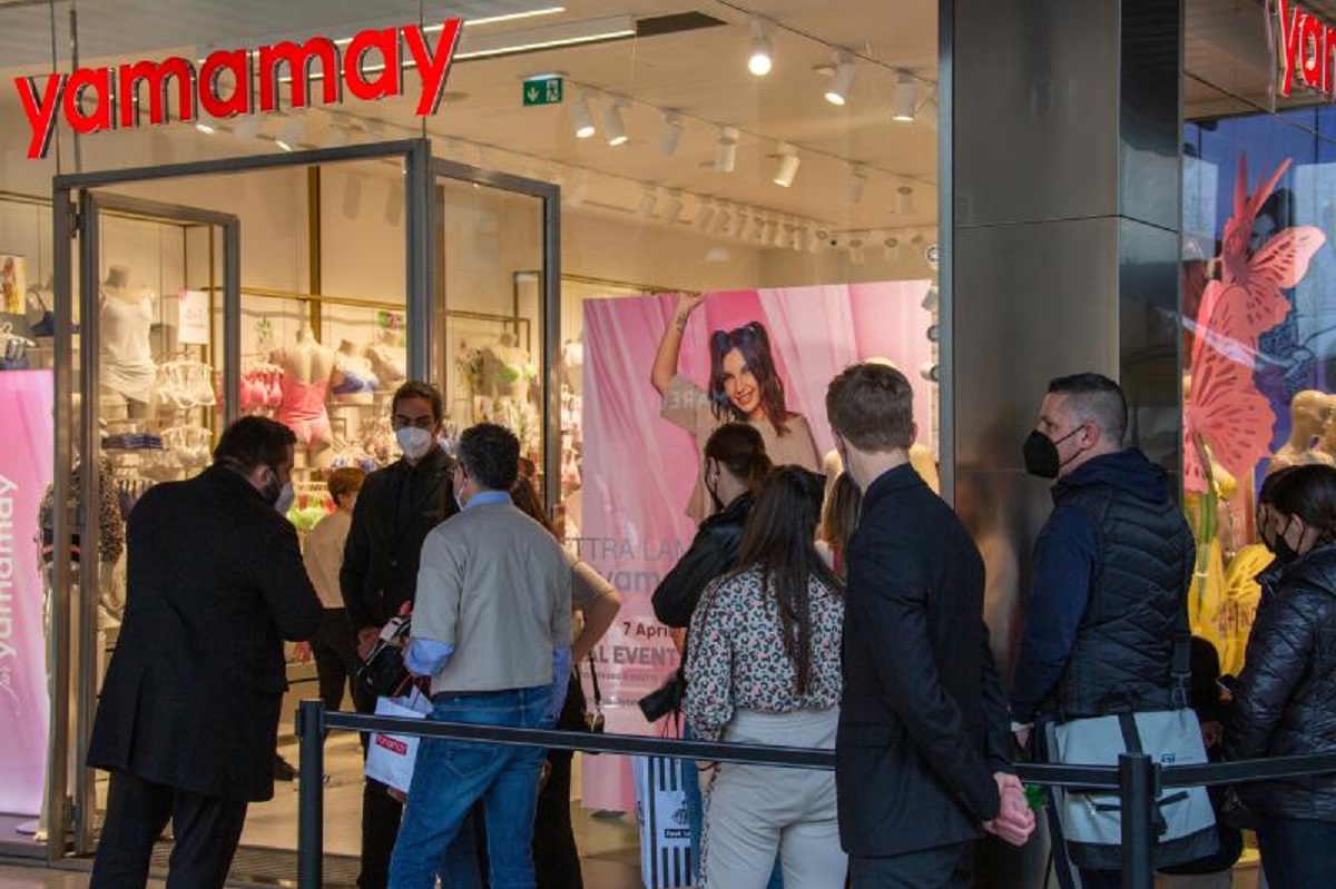 Elettra Lamborghini per Yamamay, la collezione pop e animalier Elettra Lamborghini per Yamamay, la collezione pop e animalier