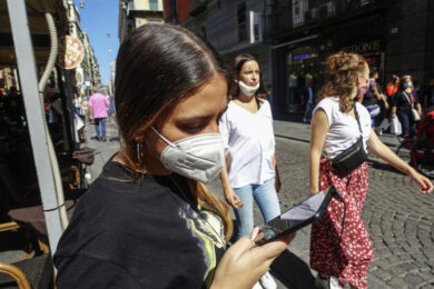 Dare del “bimbominkia” è reato: diffamazione aggravata per la Cassazione