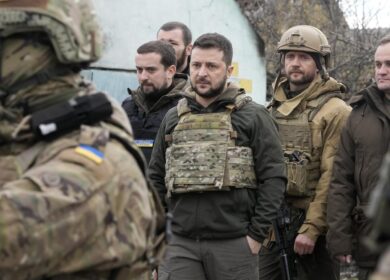 Ucraina, scoperti 132 cadaveri torturati. Zelensky: non riesco più a piangere