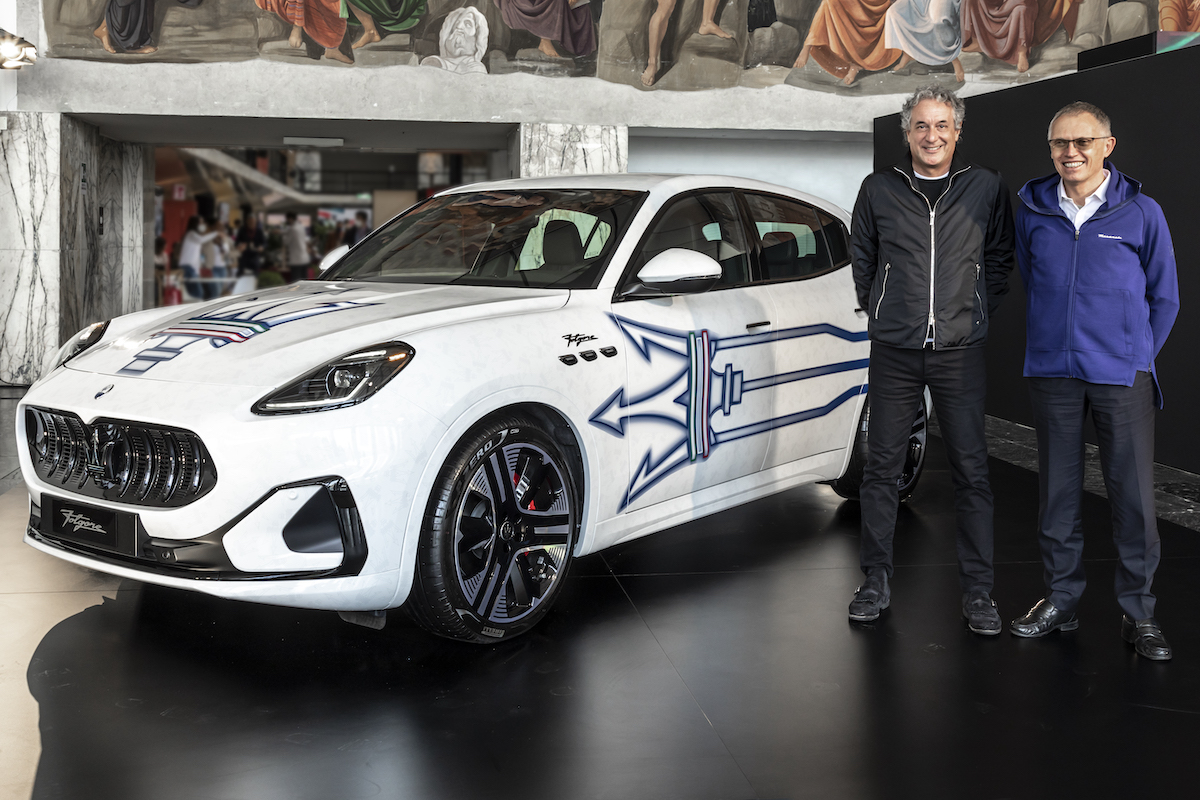 Carlos Tavares, CEO di Stellantis testa la nuova Maserati GranTurismo Folgore