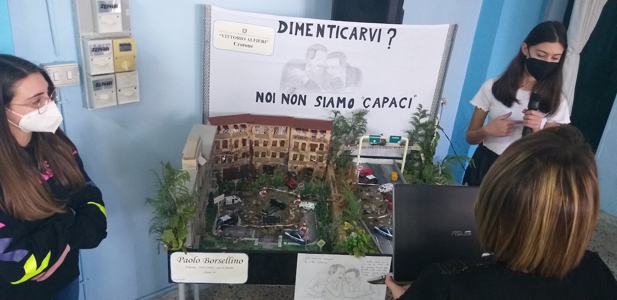 Crotone, Salvatore Borsellino ai giovani: “Amate la giustizia” Crotone, Salvatore Borsellino ai giovani: “Amate la giustizia”