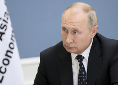 Putin, l’ex consigliere: “Embargo totale a petrolio e gas per fermarlo”