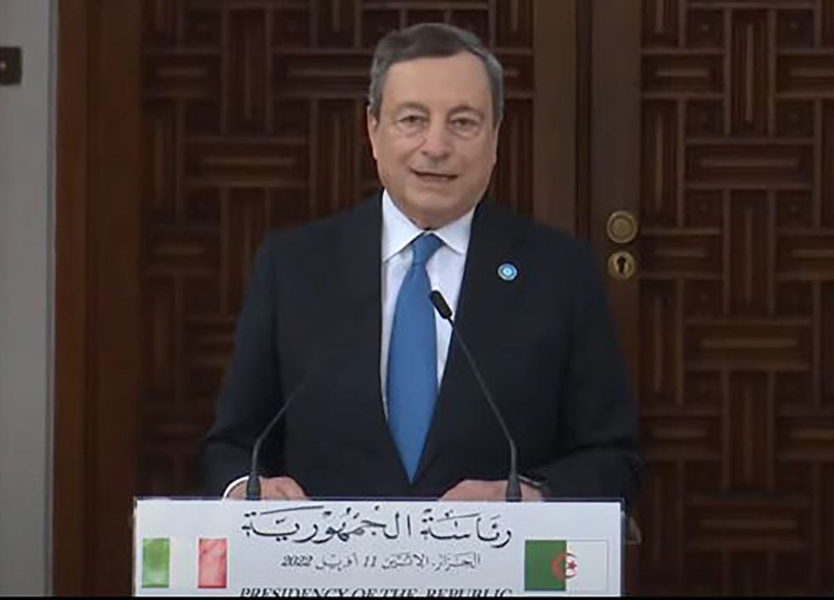 Gas, Draghi in Algeria con Di Maio: intesa per 9 mld di metri cubi all’anno Gas, Draghi in Algeria con Di Maio: intesa per 9 mld di metri cubi all’anno