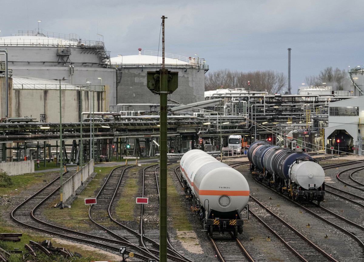 Putin sta per chiudere i rubinetti del gas. In Italia scatterà il razionamento Putin sta per chiudere i rubinetti del gas. In Italia scatterà il razionamento