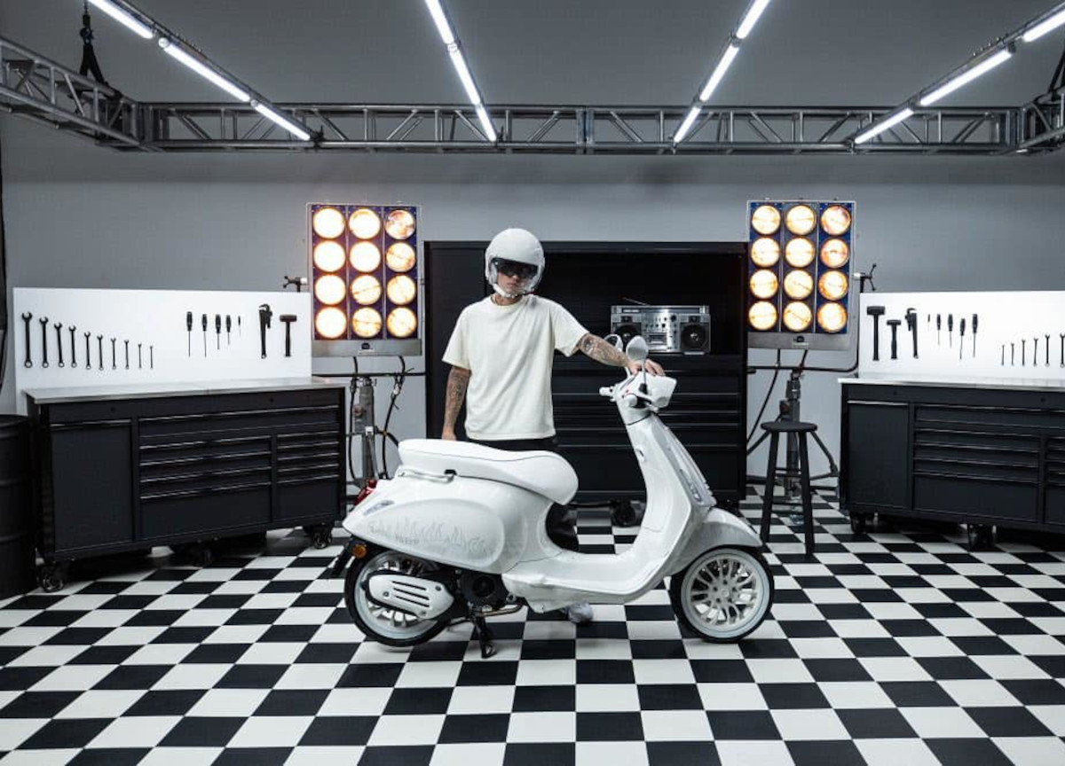 Vespa, esce il modello Justin Bieber. Disegnato dalla pop star, costa 6 mila €