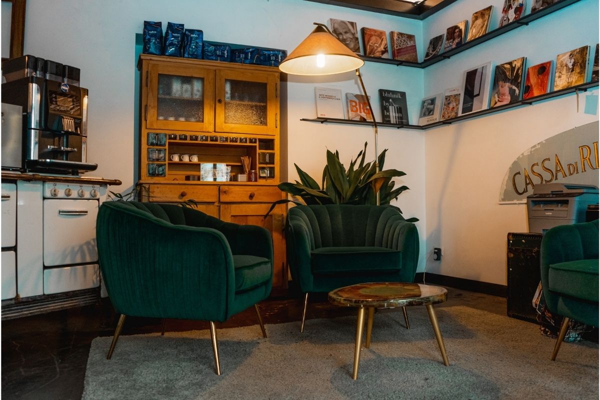 Apre la prima libreria d’Italia dedicata alla canapa, tra caffè e aperitivi