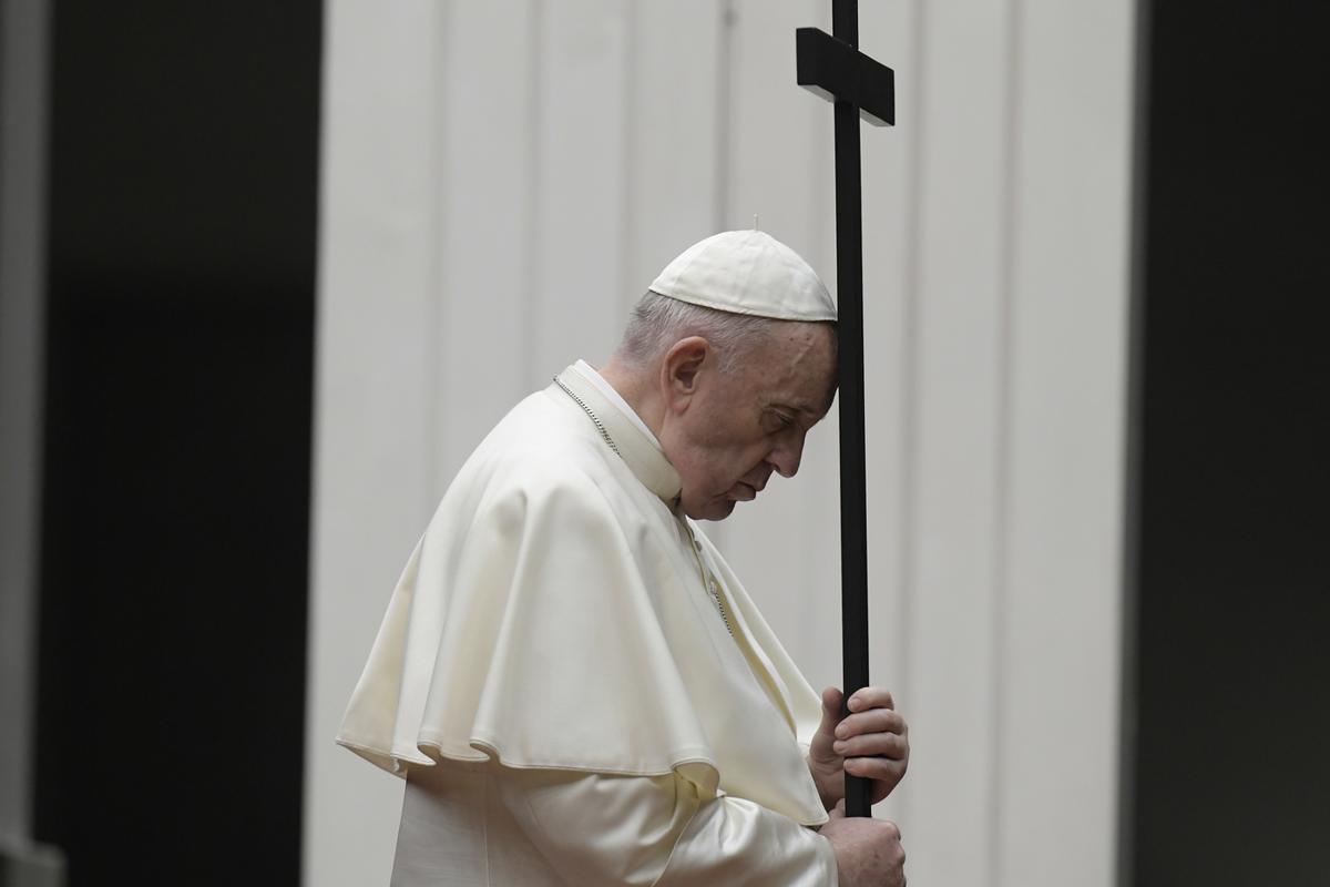 Via Crucis, bufera sul Papa: “Non metta insieme famiglie russe e ucraine” Via Crucis, bufera sul Papa: “Non metta insieme famiglie russe e ucraine”