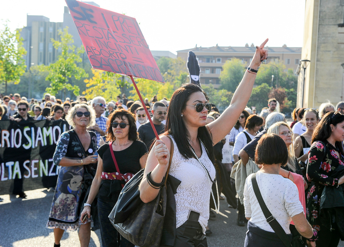 Piemonte, 4mila € per rinunciare all’aborto. Le femministe: “Una mancetta” Piemonte, 4mila € per rinunciare all’aborto. Le femministe: “Una mancetta”
