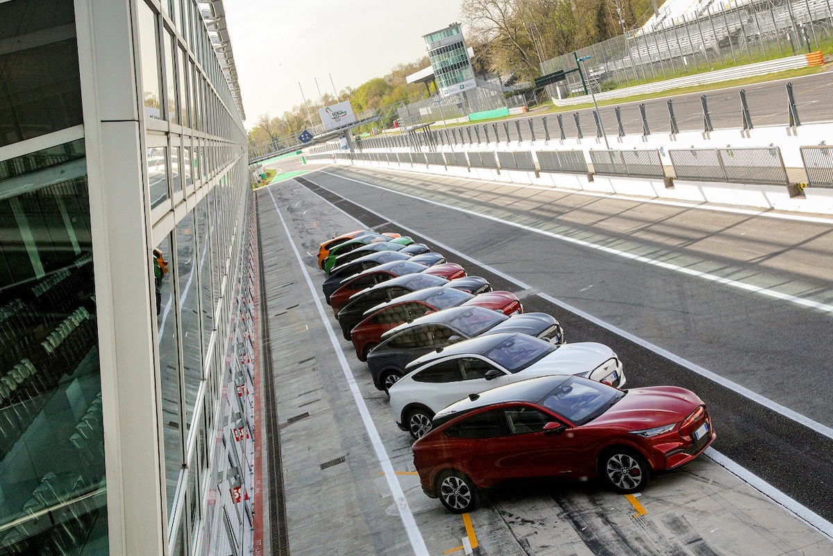 Al via il Ford W University, dedicato alle donne appasionate di racing Al via il Ford W University, dedicato alle donne appasionate di racing