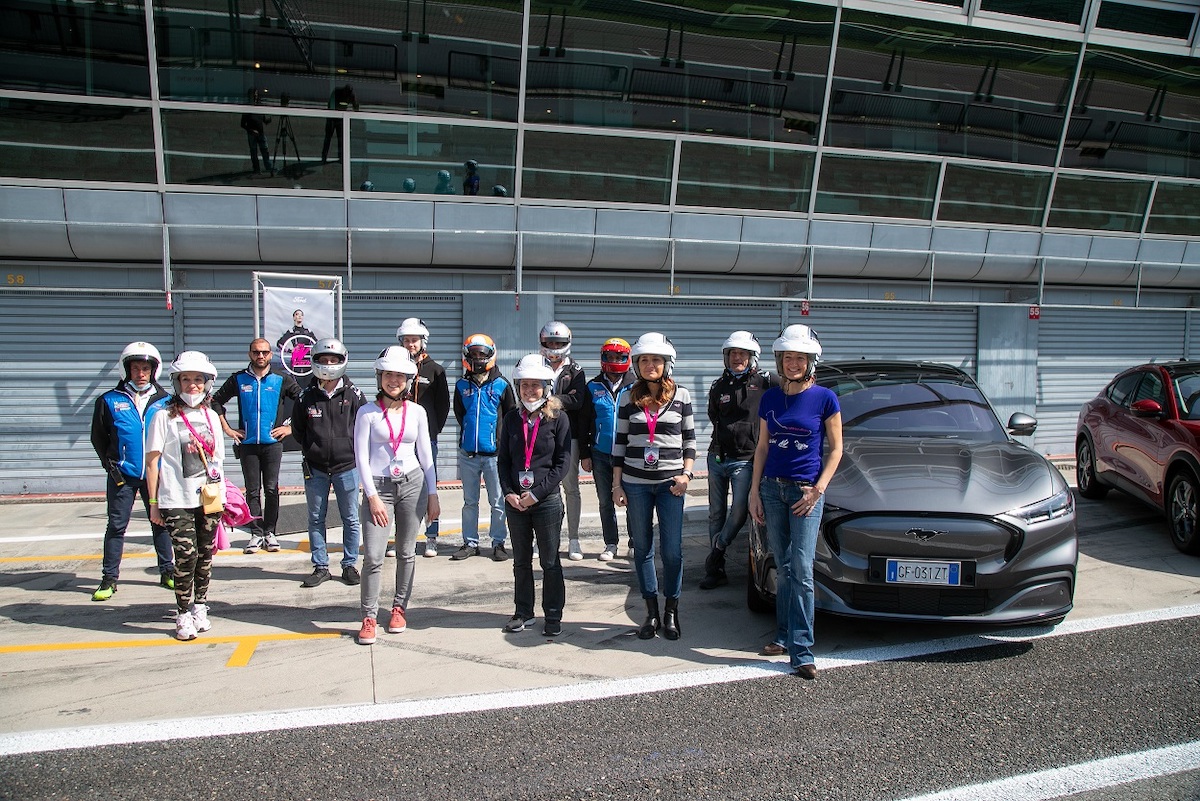 Al via il Ford W University, dedicato alle donne appasionate di racing Al via il Ford W University, dedicato alle donne appasionate di racing