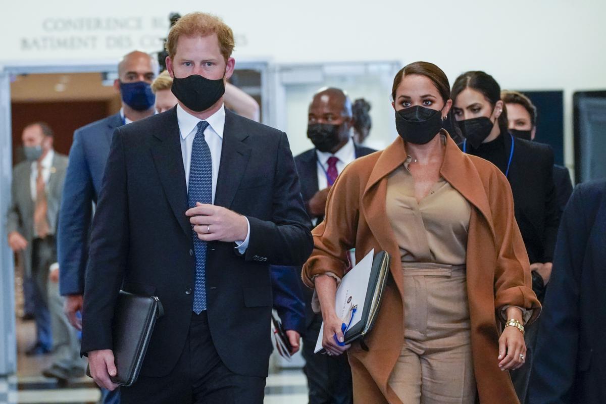 Royal family, Harry e Meghan incontrano a sorpresa la regina Elisabetta Royal family, Harry e Meghan incontrano a sorpresa la regina Elisabetta