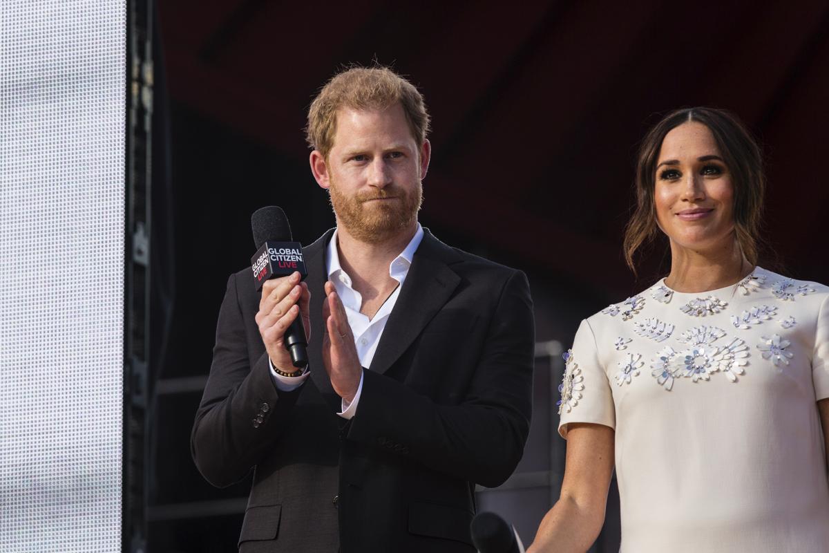 Royal family, Harry e Meghan incontrano a sorpresa la regina Elisabetta Royal family, Harry e Meghan incontrano a sorpresa la regina Elisabetta