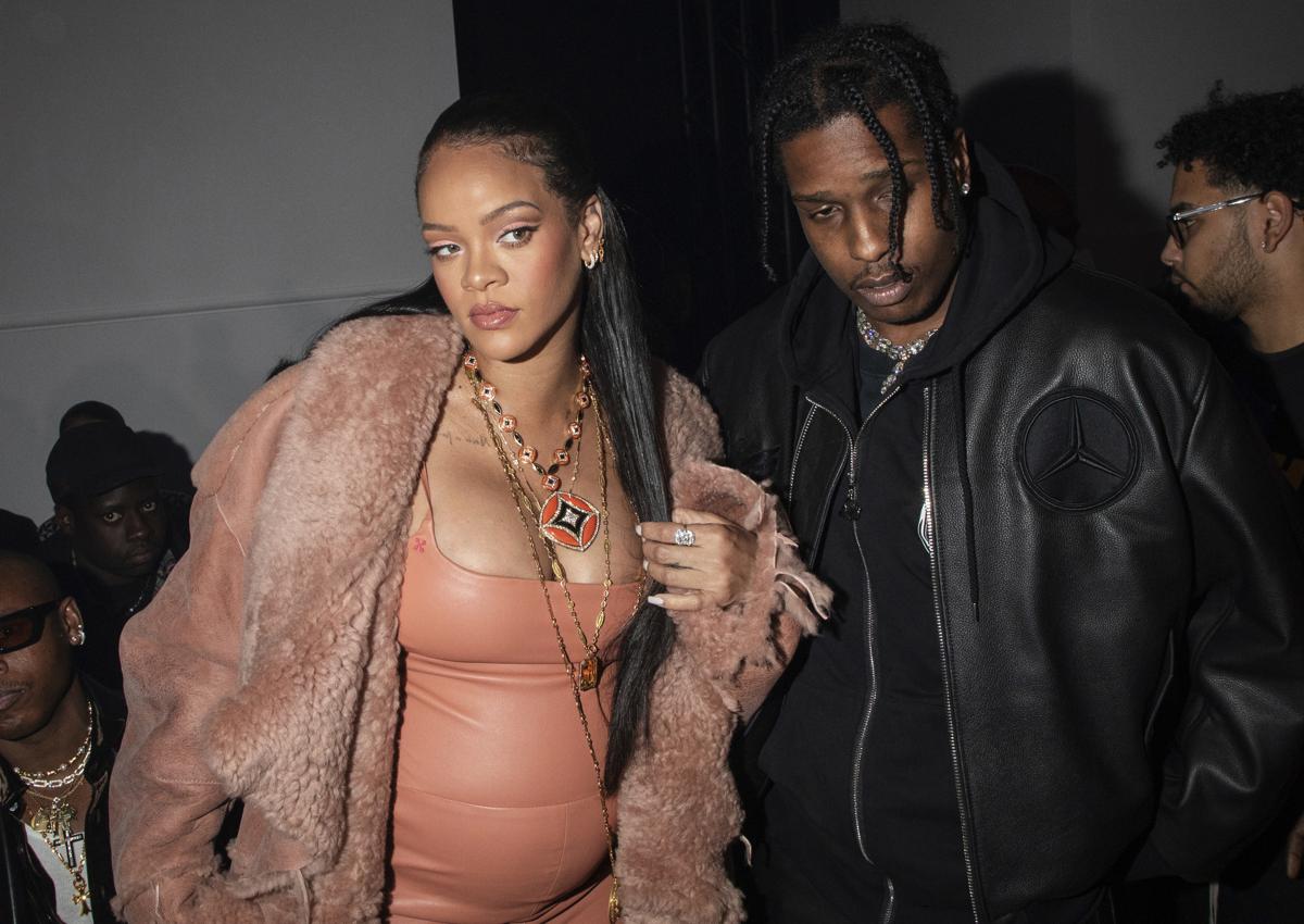Rihanna incinta lascia Asap Rocky? “L’ha tradita con Amina Muaddi” Rihanna incinta lascia Asap Rocky? “L’ha tradita con Amina Muaddi”