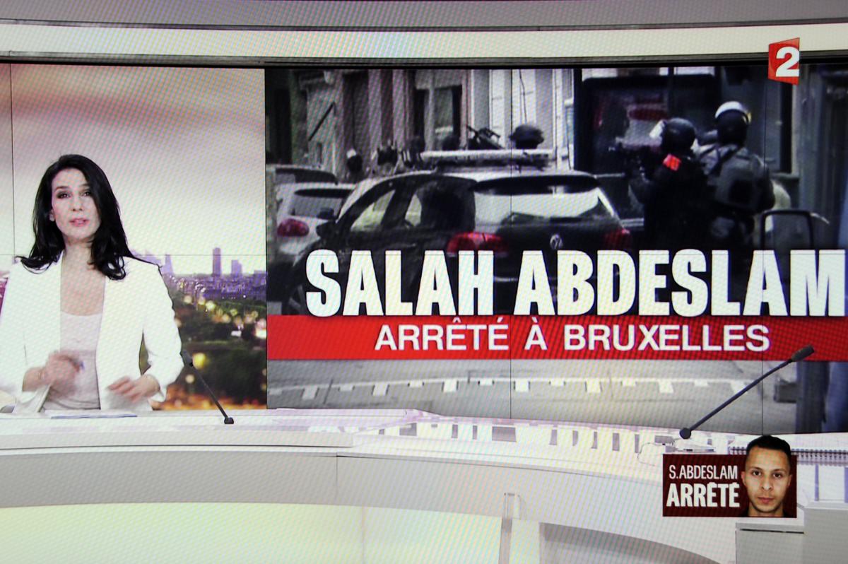 Stragi di Parigi, Abdeslam piange e chiede perdono: “Odiatemi con moderazione”