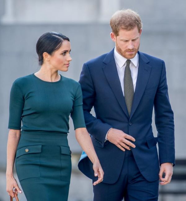 Royal family, Harry e Meghan incontrano a sorpresa la regina Elisabetta Royal family, Harry e Meghan incontrano a sorpresa la regina Elisabetta