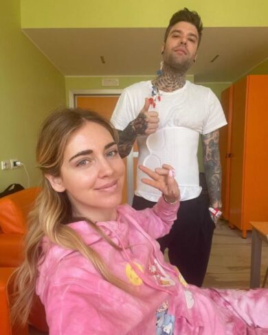 Fedez-Chiara, prima cena di coppia dopo l’operazione: “Brindo con gli enzimi”