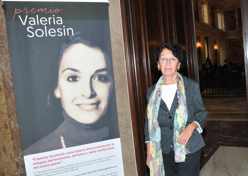 Stragi di Parigi, Abdeslam piange e chiede perdono: “Odiatemi con moderazione”