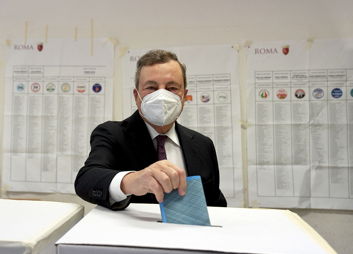 Governo, Draghi nega ma arrivano conferme. Lascia in agosto, voto in ottobre Governo, Draghi nega ma arrivano conferme. Lascia in agosto, voto in ottobre