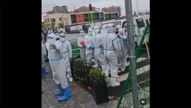 Covid, a Shanghai condomini sgomberati con la forza si ribellano. VIDEO